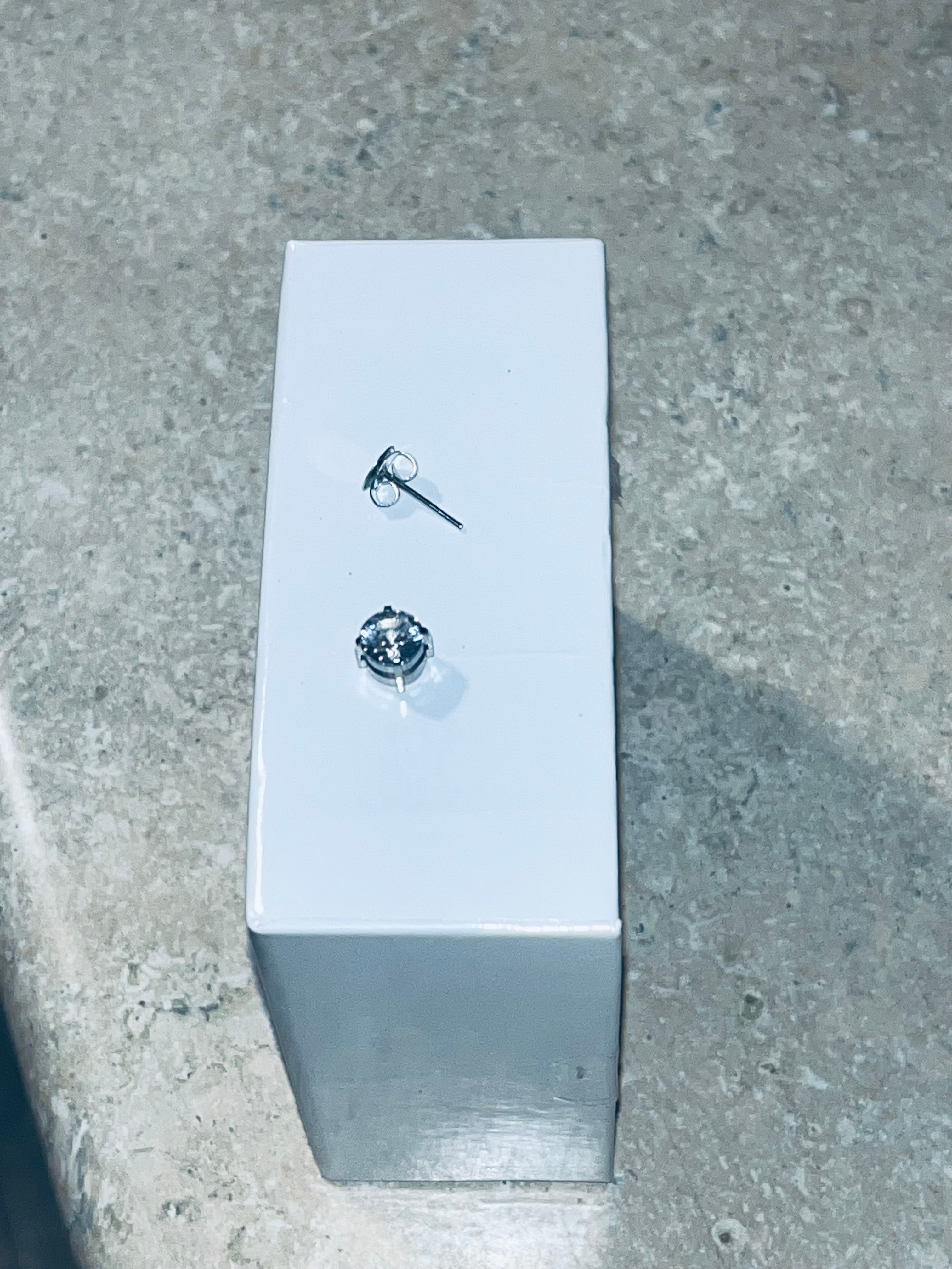 Earings illusion