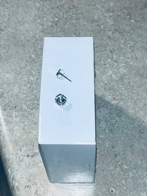 Earings illusion